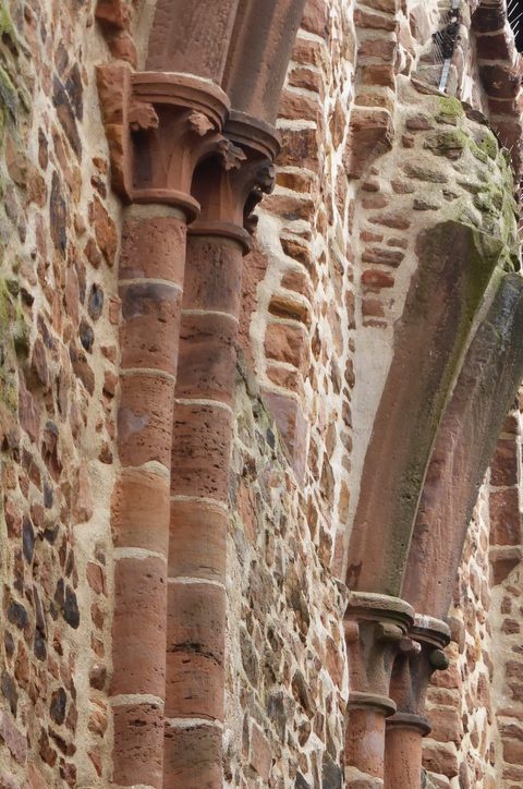 Kapitelle im südlichen Seitenschiff, 2016